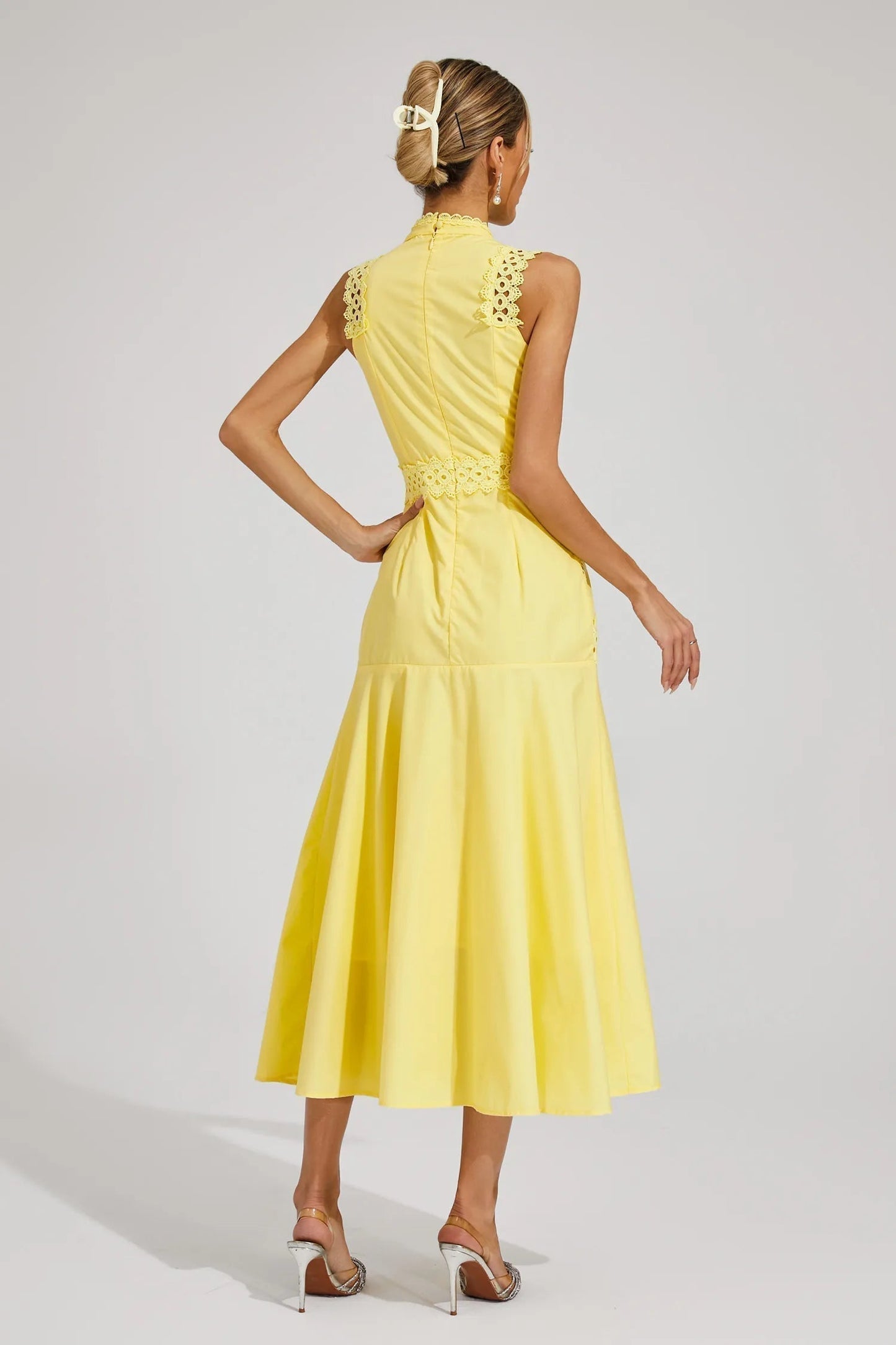 Quiro Madison Lace Midi Dress – Elegant Sleeveless Fit for Weddings & Events